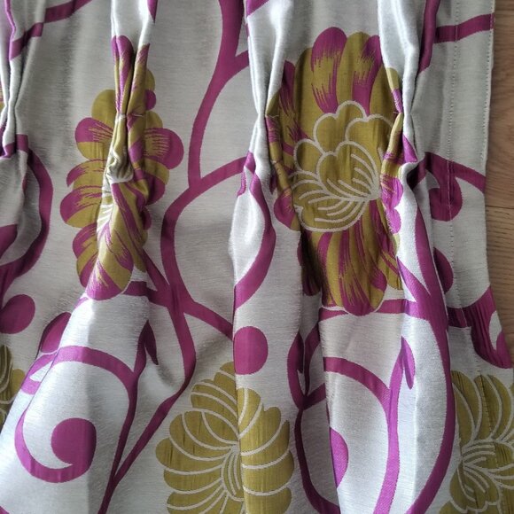 Gorgeous pleated curtains with matching cushion and extra fabric - Picture 5 of 8